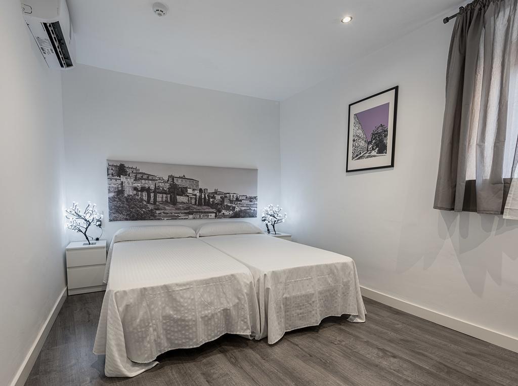 Apartamentos Turisticos Domus Seleqtia Plaza Mayor Caceres Luaran gambar
